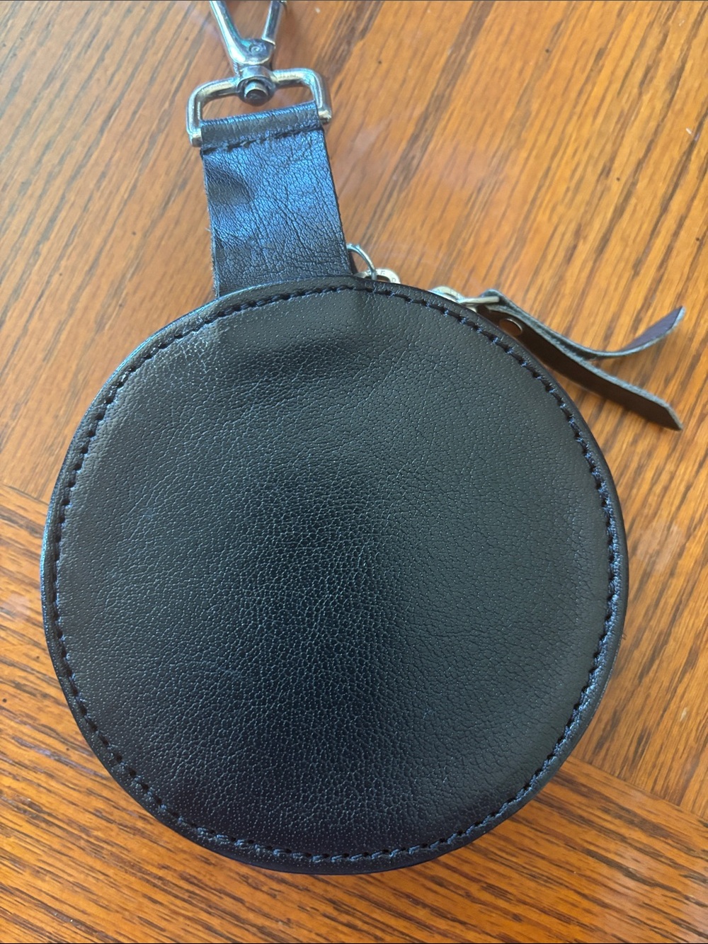 Round Tooled Leather Coin Purse with Floral Motif - Picture 3 of 3